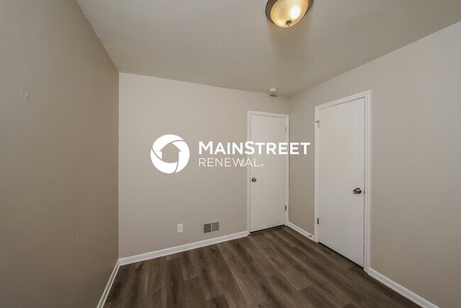 Building Photo - 3 Bedroom Pet-Friendly Home in Birmingham, AL with Main Street Renewal