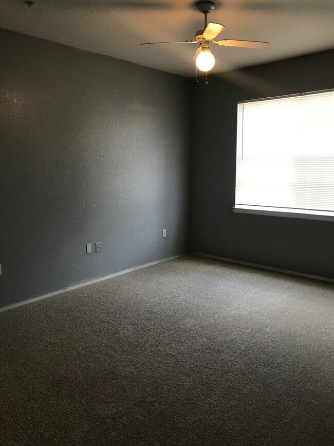 Building Photo - 2586RTJ.Madison 1110(100)