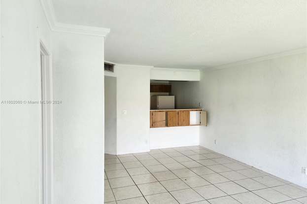 Building Photo - 10149 Twin Lakes Dr