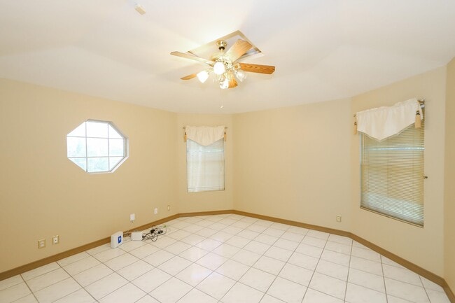 Building Photo - 503 W Avon Ct