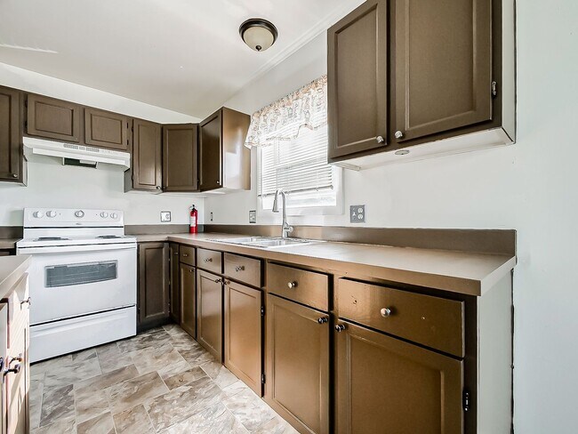 Building Photo - 49 Oakhill St
