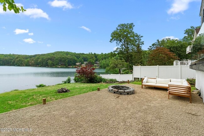 Building Photo - 39 Upper Lakeview Ave