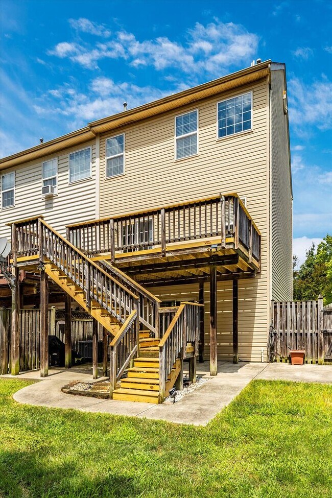 Building Photo - Twin Arch Crossing Rental