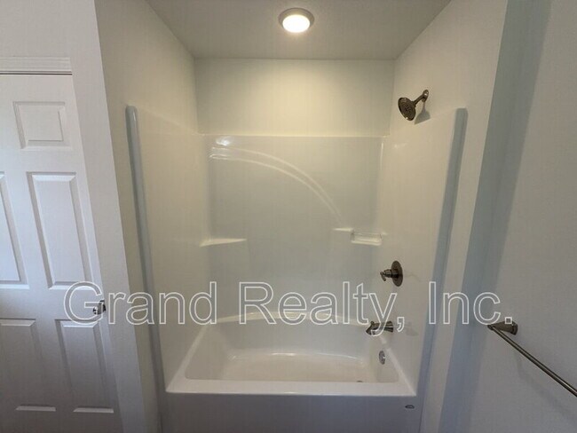 Building Photo - 5098 Bruner St
