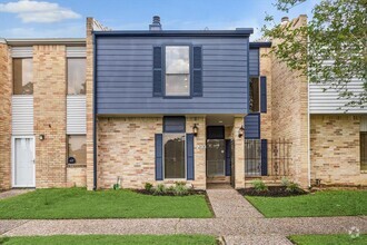 Building Photo - 2474 Country Club Dr