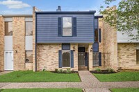 Building Photo - 2474 Country Club Dr