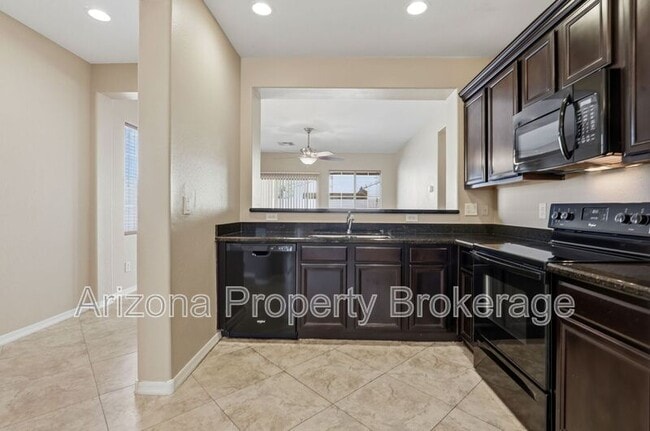 Building Photo - 824 E Jacob St