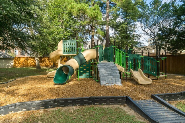 Building Photo - 726 Thistlewood Dr