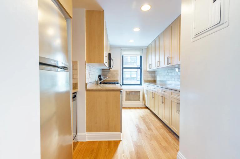 Building Photo - 45 Park Ave