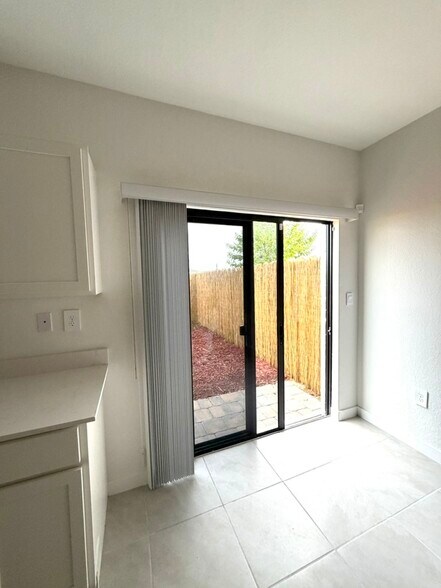 Building Photo - 1466 NE 3rd Ave