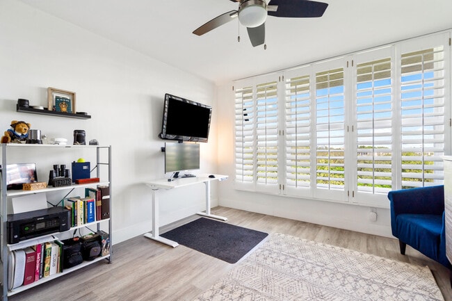 Building Photo - 3900 Oaks Clubhouse Dr