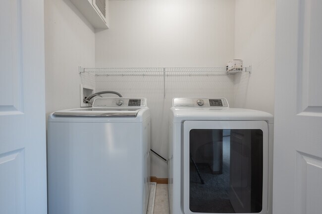 Building Photo - 7071 Quarry Ave NE