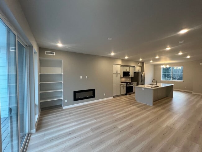 Building Photo - Stunning Tigard Home with Private In-Law Suite & Flexible Living Options