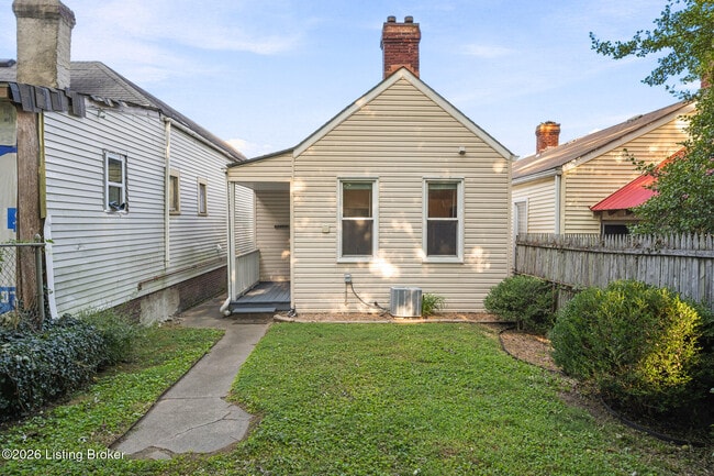 Building Photo - 813 Swan St
