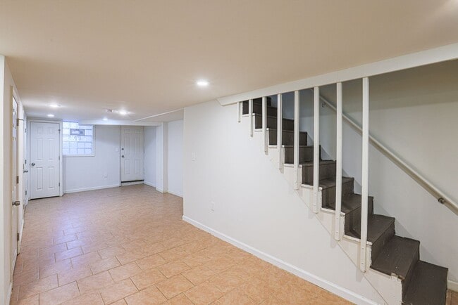Building Photo - Labor Special Move in by September 15 Rece...