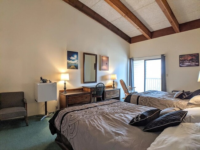 Primary Photo - Cedar Lodge