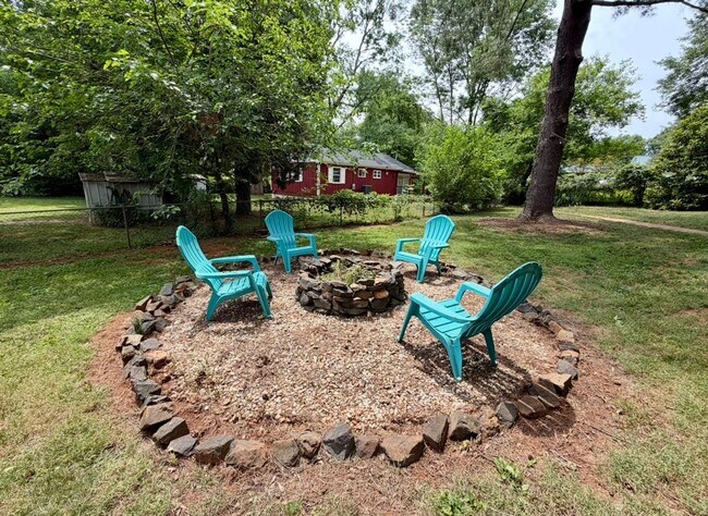 Building Photo - 320 1/2 Meade Avenue - Pet friendly Home with a Large Fenced in Yard!