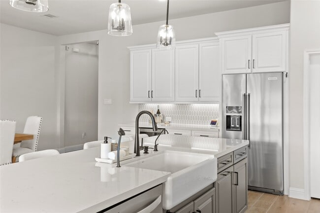 Building Photo - 10122 Water Harbor Dr