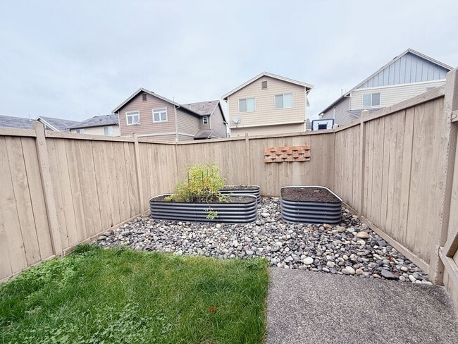 Building Photo - Charming 3bed/2.5 bath House!