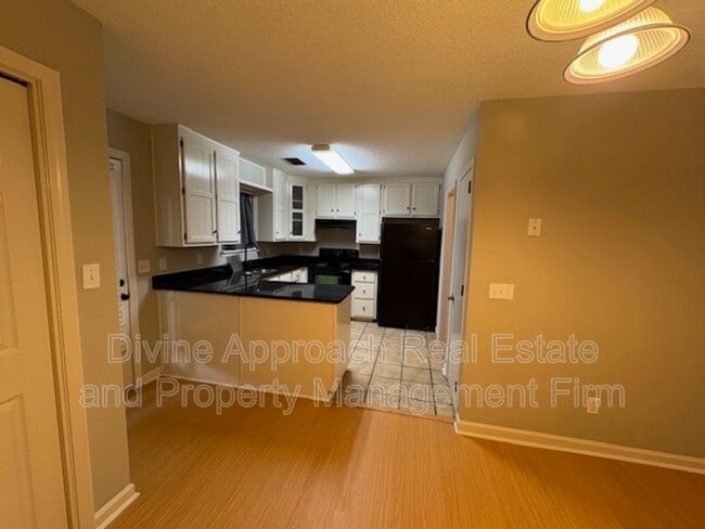 Building Photo - 830 Jamestown Manor Park