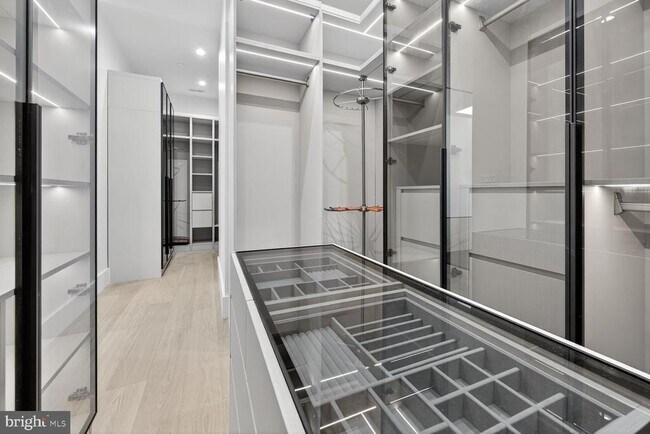 Building Photo - 4509 Foxhall Cres NW