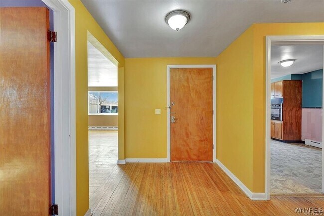Building Photo - 626 Kenmore Ave