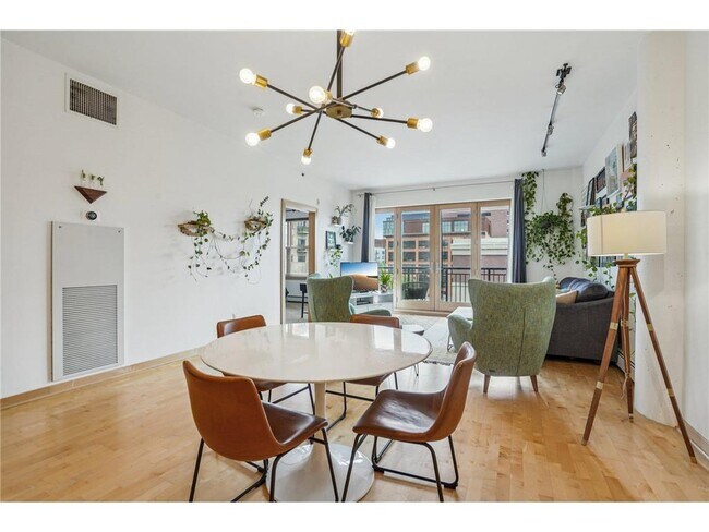 Building Photo - 401 N 2nd St