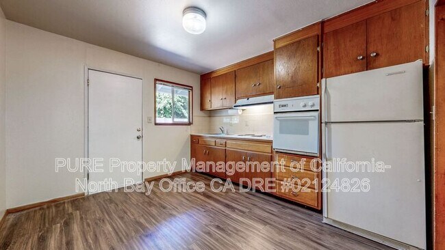 Building Photo - 867 Lorna Dr