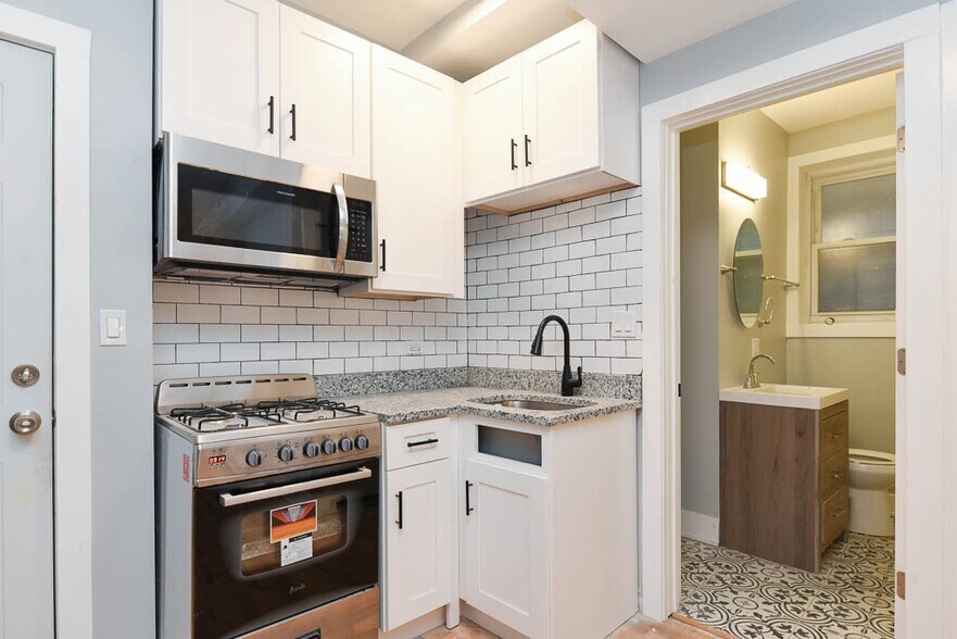Building Photo - 1624 W Beach Ave