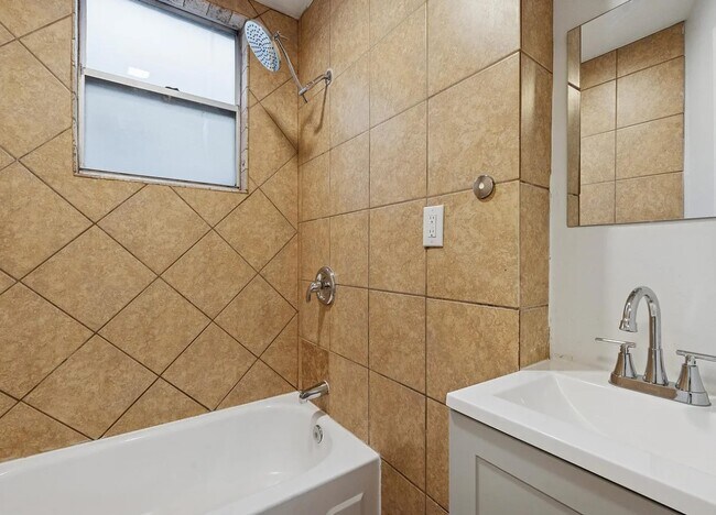 Building Photo - 2828 Winton St