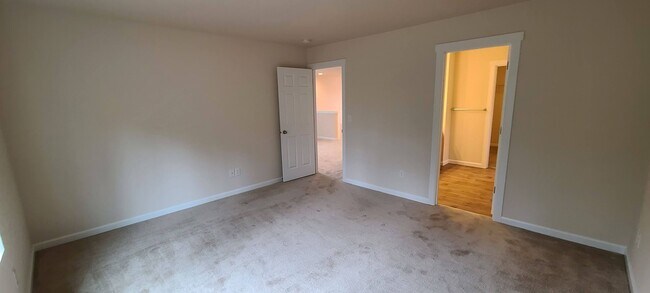Building Photo - Gorgeous 3- bedroom 2.5 bathroom Port Orch...
