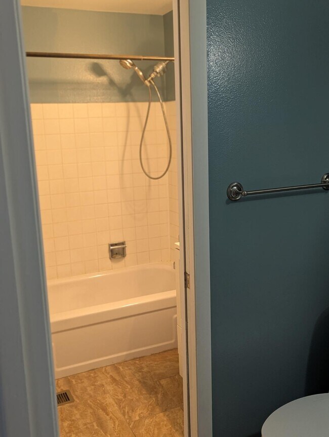 Building Photo - 1530 Chester Square