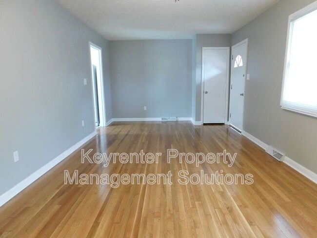 Building Photo - 2317 Cortland St