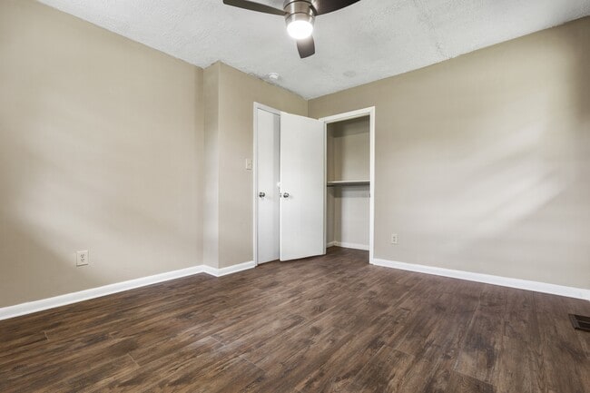 Building Photo - 2461 Mirahill Dr