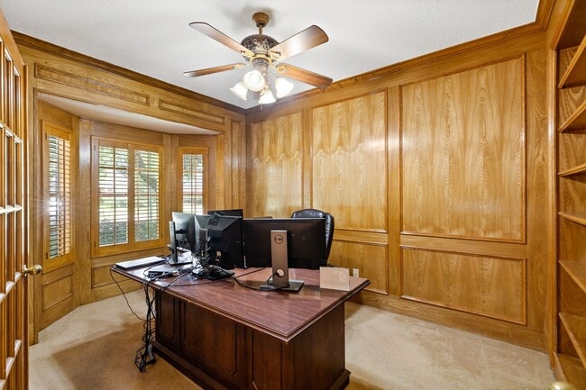 Building Photo - 7435 River Garden Dr