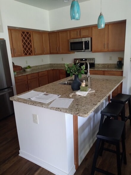 Building Photo - 2725 Pond Dr