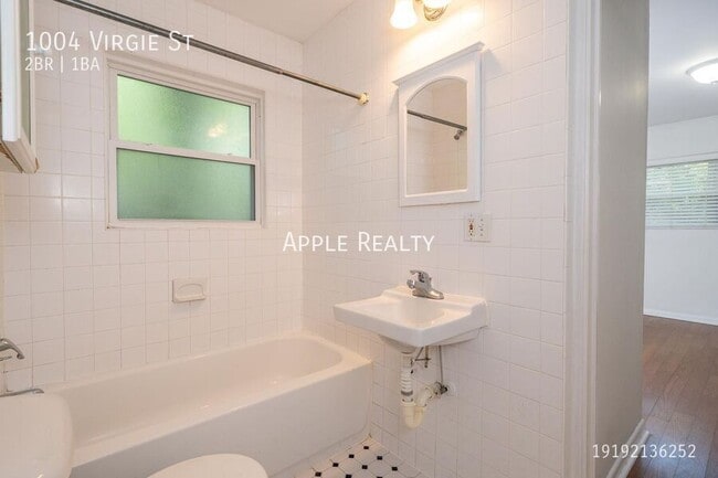 Building Photo - 1004 Virgie St