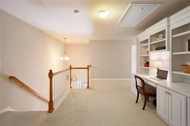 Building Photo - 1404 Lexington Dr