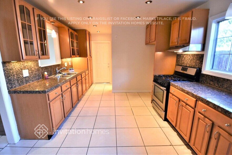 Building Photo - 7318 Zelzah Ave