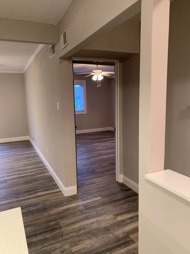 Building Photo - **Anic Groves**Updated Modern Spacious One...