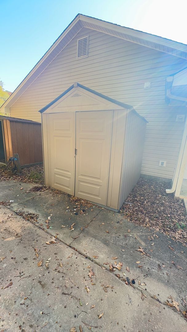 Building Photo - 1809 Azalea Dr