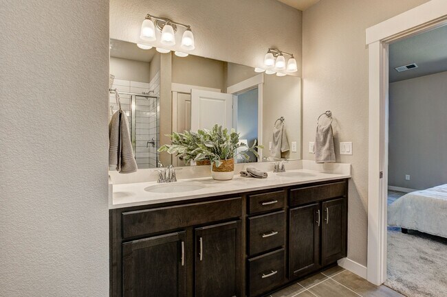 Building Photo - Mangold832 (KC-LN)