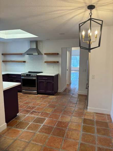 Building Photo - 803 E Peralta Wy