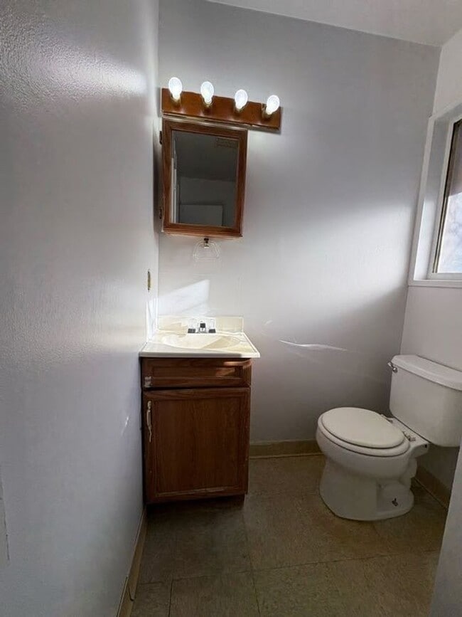 Building Photo - One bedroom one bathroom apartment for rent