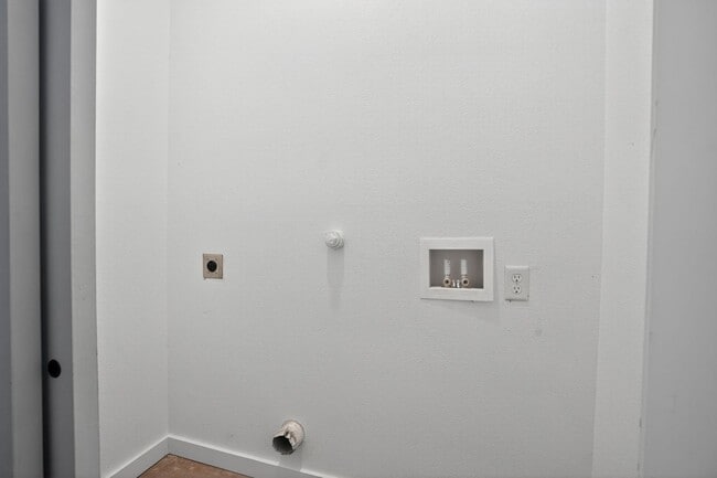 Building Photo - 4 Weeks Free!! Urban Modern Living Near Downtown San Antonio!