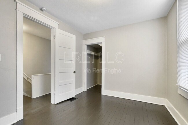 Building Photo - 844 S 33rd St