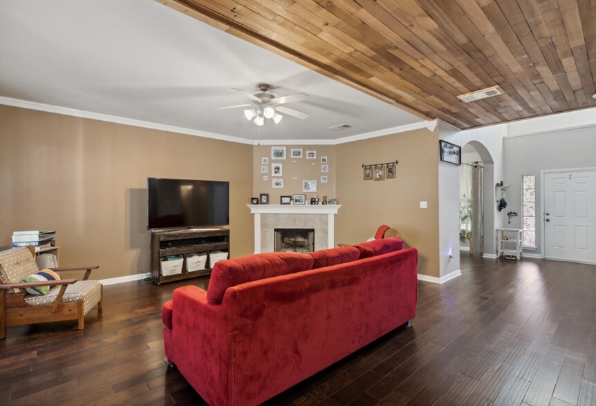 Building Photo - 2108 Narrow Glen Pky