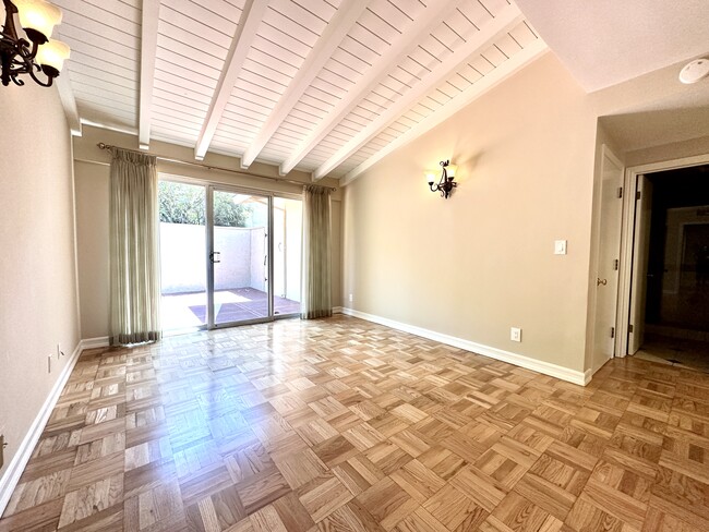 Building Photo - 1316 Granvia Altamira