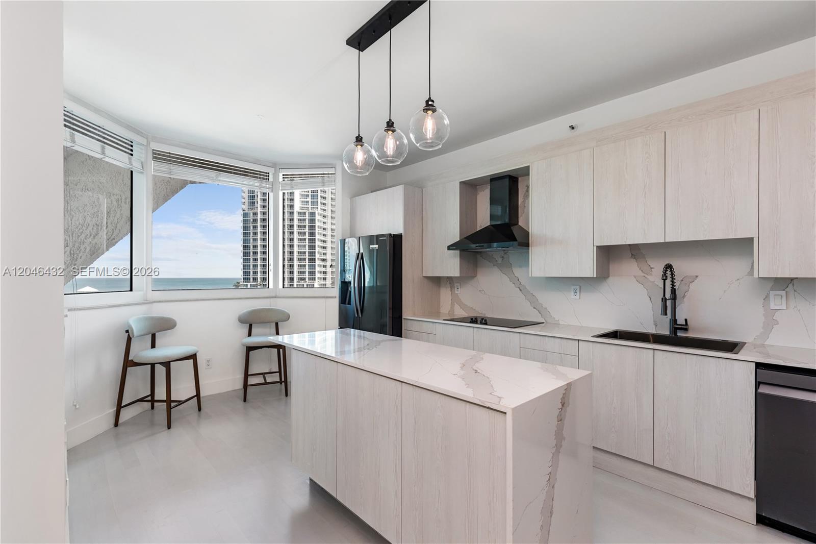 Building Photo - 300 S Pointe Dr