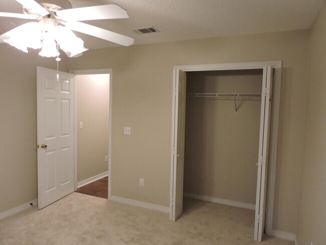 Building Photo - 5831 Buckskin Ct